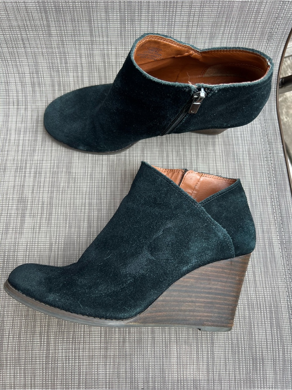 Lucky Brand Yakeena Black Suede Wedge Booties Boots Size 10 - Picture 8 of 8